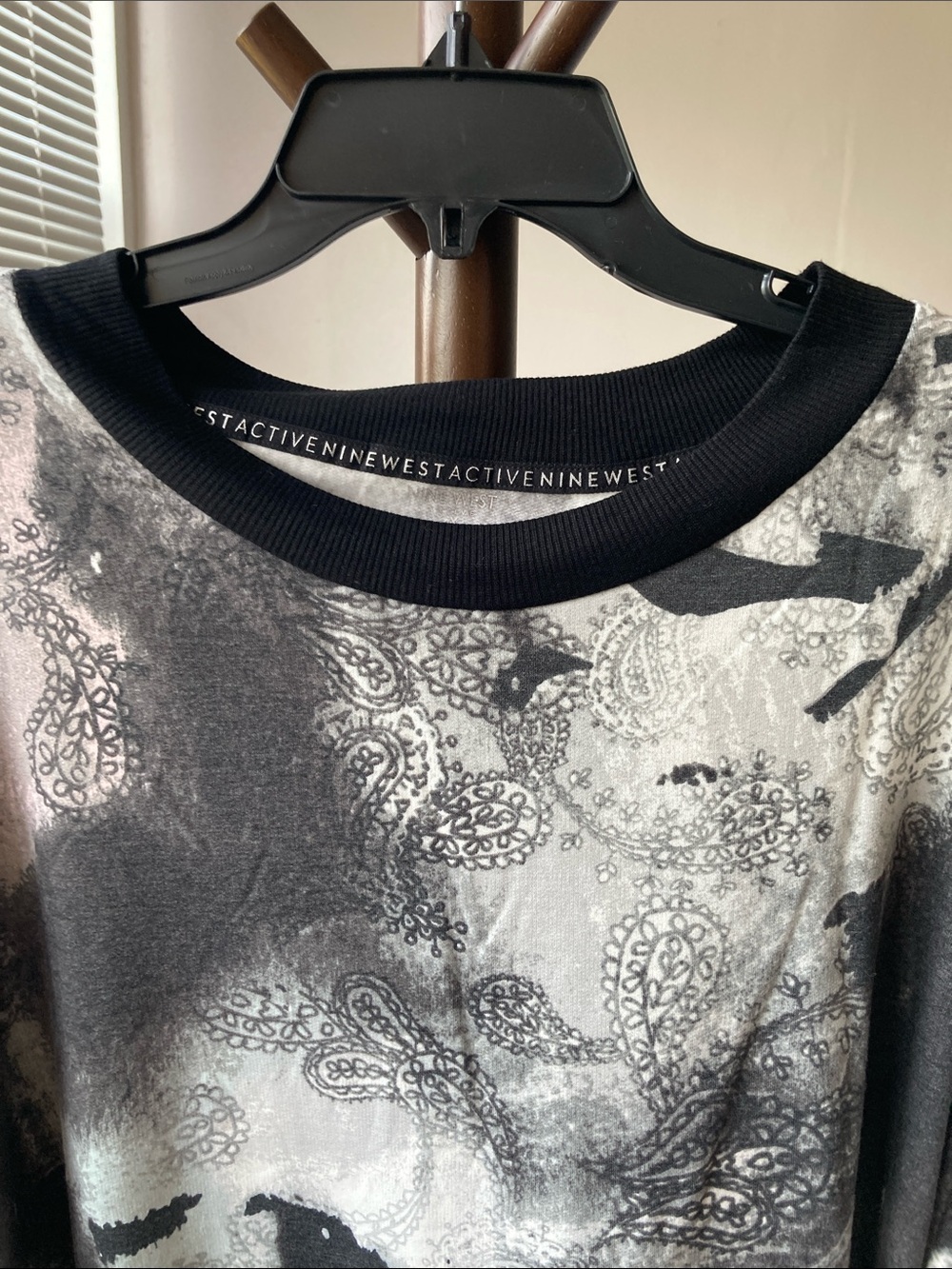 Nine West active paisley print pattern crewneck top zip pocket on sleeve 3X - Picture 7 of 17